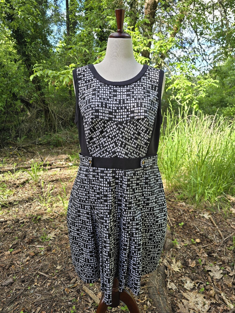 Black and white geometric block print sleeveless dress